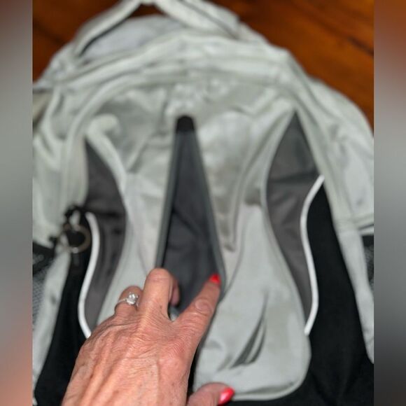 Nautica full size back pack. Lots of pockets/padded laptop compartment EUC - Picture 7 of 16